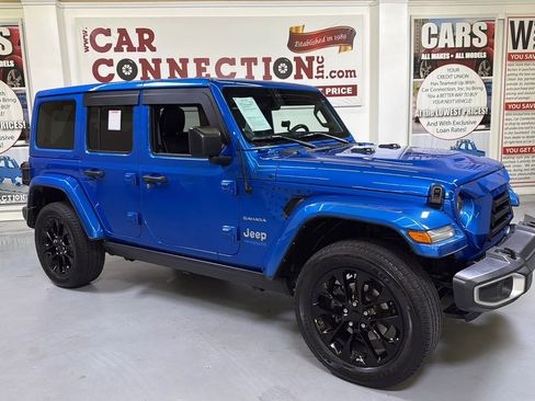 Used 2021 Jeep Wrangler Unlimited Sahara w/ Safety Group image 10