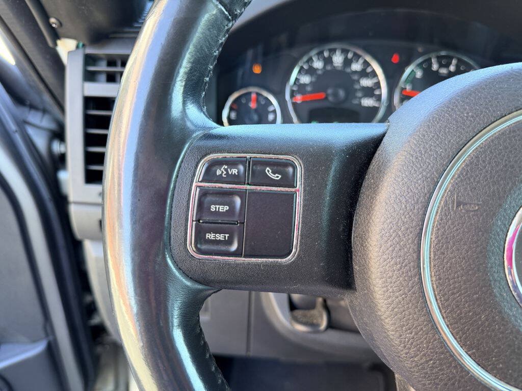 Used 2012 Jeep Liberty Sport AWD/4WD image 13