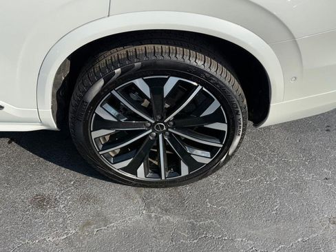 Certified 2025 Volvo XC90 B6 Plus image 8