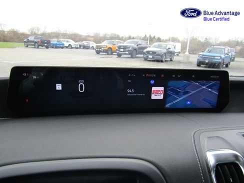 Certified 2025 Ford Expedition Platinum AWD/4WD image 18