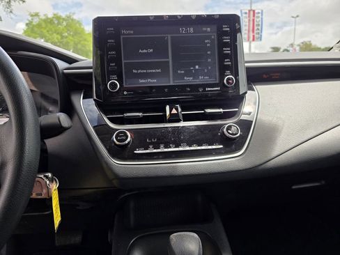 Used 2022 Toyota Corolla LE FWD image 18