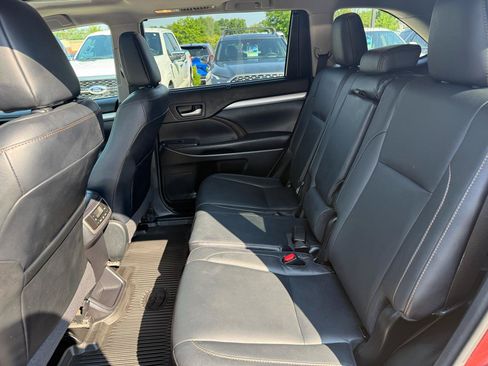 Used 2017 Toyota Highlander XLE FWD image 14