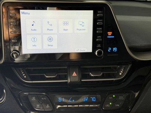 Used 2019 Toyota C-HR XLE FWD image 16