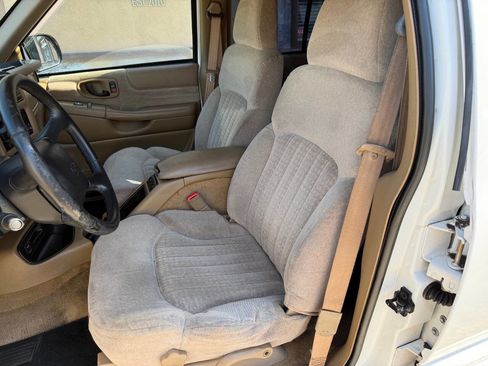 Used 2002 Chevrolet Blazer LS w/ Preferred Equipment Group AWD/4WD image 13