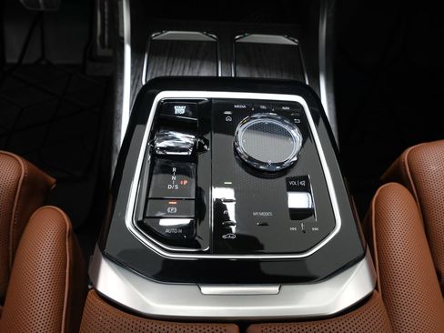 Used 2026 BMW 760i xDrive w/ Executive Package AWD/4WD image 24