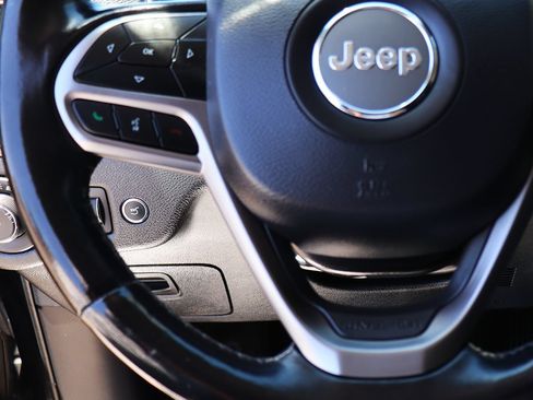 Used 2020 Jeep Cherokee Limited FWD image 56