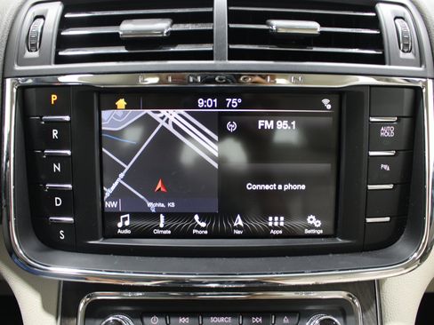 Used 2017 Lincoln Continental Select FWD image 16