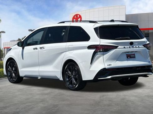 Certified 2026 Toyota Sienna XSE FWD image 7