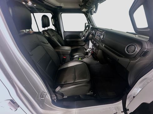 Used 2022 Jeep Wrangler Unlimited Sahara w/ Cold Weather Group AWD/4WD image 31