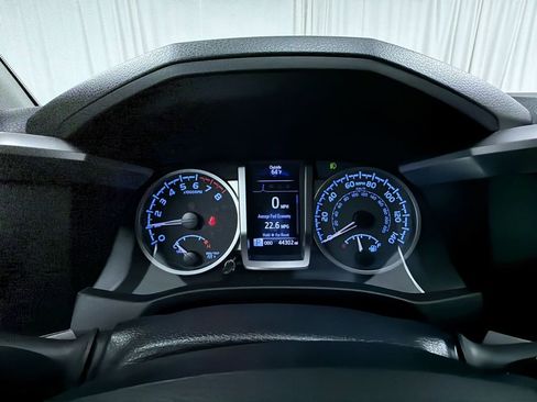 Certified 2022 Toyota Tacoma SR5 AWD/4WD image 21