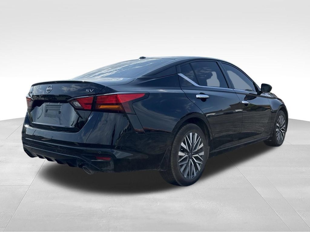 Used 2024 Nissan Altima 2.5 SV w/ SV Premium Package FWD image 5
