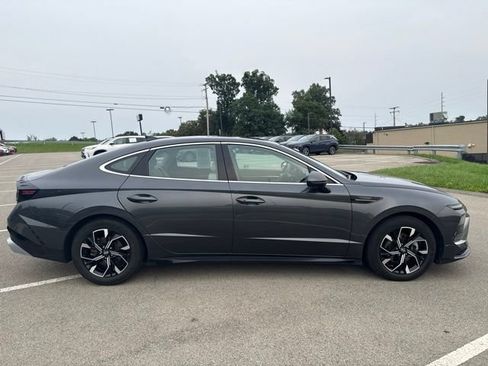 Used 2025 Hyundai Sonata SEL FWD image 9