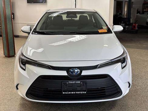 Used 2025 Toyota Corolla LE w/ LE Premium Package image 7