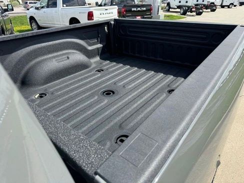 New 2026 RAM 2500 Laramie AWD/4WD image 34