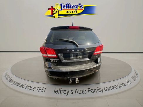 Used 2011 Dodge Journey Lux w/ Navigation Convenience Group FWD image 4