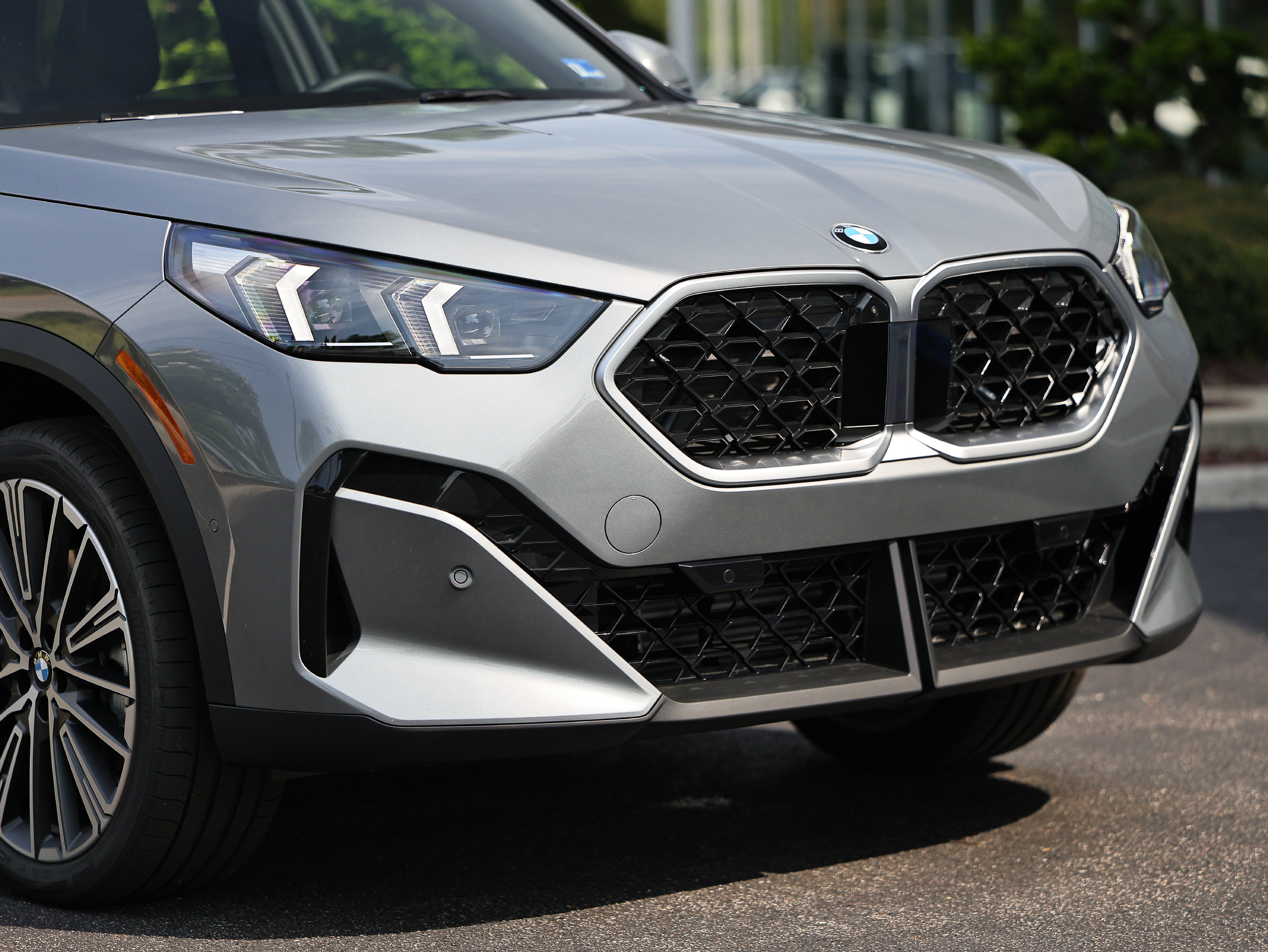 New 2027 BMW X2 xDrive28i AWD/4WD image 2