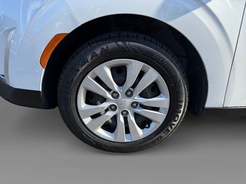 Used 2023 Kia Soul LX FWD image 9
