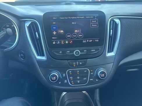 Used 2021 Chevrolet Malibu LT FWD image 18