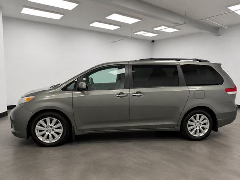 Used 2011 Toyota Sienna XLE w/ Premium Pkg AWD/4WD image 3