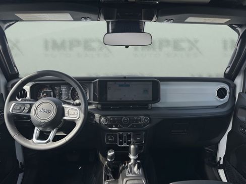 Used 2025 Jeep Wrangler Sahara image 11