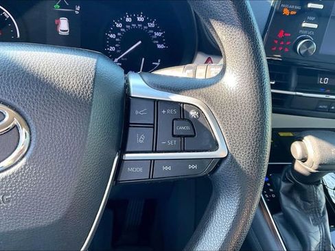 Used 2021 Toyota Sienna LE w/ LE Plus Package FWD image 19