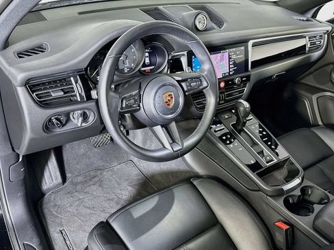 Certified 2026 Porsche Macan AWD/4WD image 4