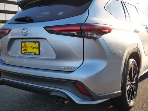 Certified 2025 Toyota Highlander XSE image 18