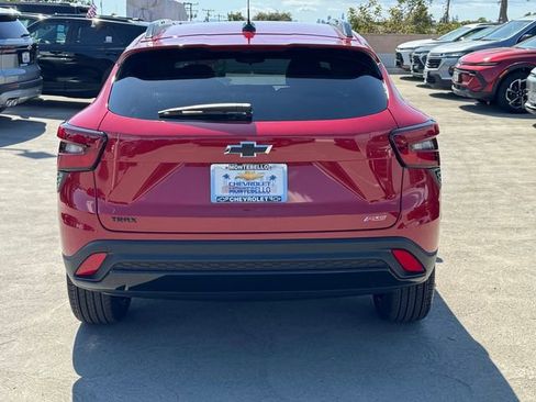 New 2026 Chevrolet Trax RS w/ Sunroof Package FWD image 4