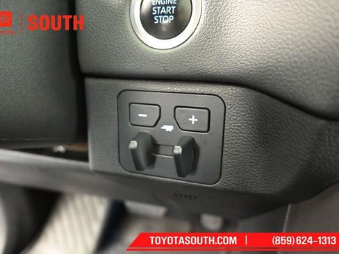 Used 2024 Toyota Tundra Limited AWD/4WD image 24