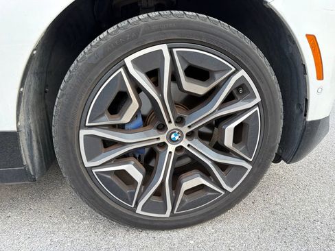 Used 2024 BMW iX xDrive50 w/ Premium Package AWD/4WD image 5