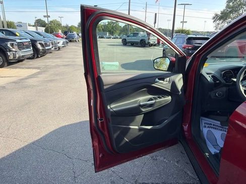 Used 2017 Ford Escape SE AWD/4WD image 12