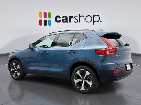 Used 2025 Volvo XC40 B5 Plus AWD/4WD image 3