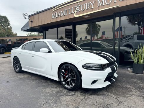 Used 2019 Dodge Charger Scat Pack RWD image 3