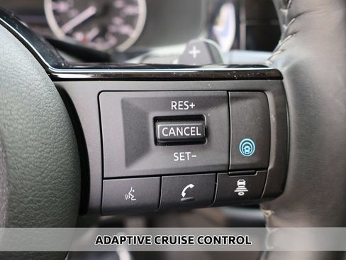 Used 2024 Nissan Pathfinder SL FWD image 11