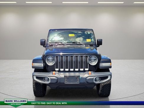 Used 2018 Jeep Wrangler Unlimited Sahara w/ Uconnect 4C Nav & Sound Group AWD/4WD image 9