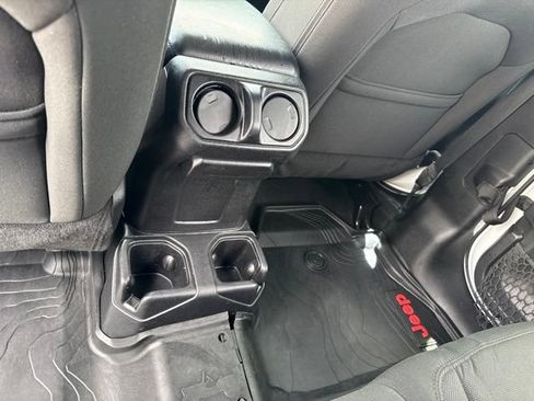 Used 2018 Jeep Wrangler Unlimited Sport AWD/4WD image 25