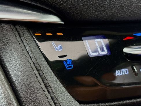 Used 2022 Cadillac XT5 Premium Luxury w/ Technology Package AWD/4WD image 24
