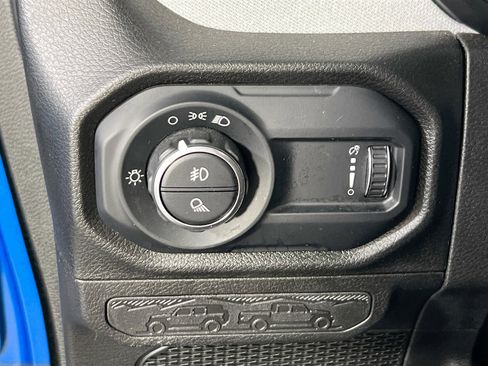 Used 2024 Jeep Gladiator Sport AWD/4WD image 10