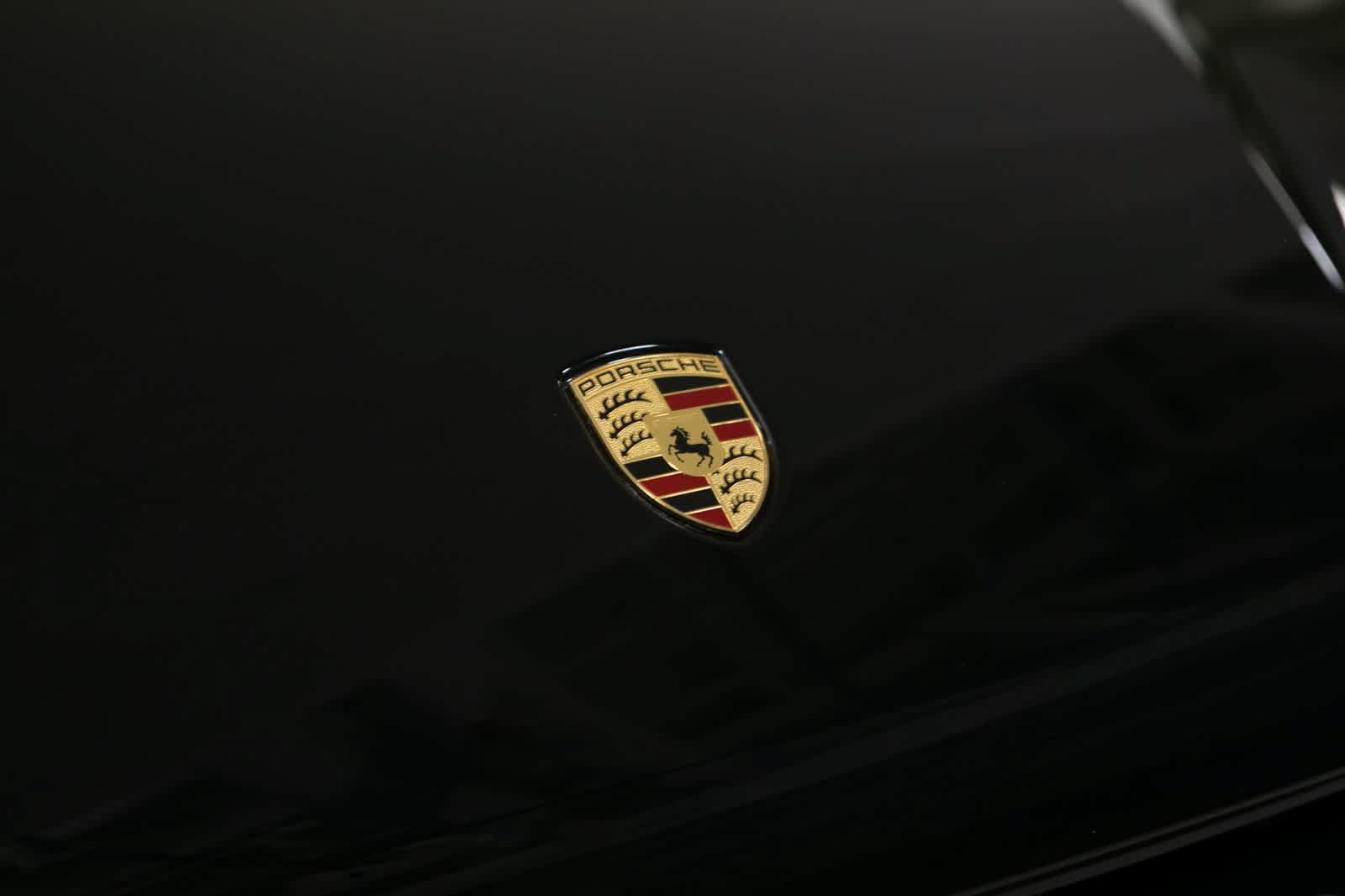 Certified 2024 Porsche Macan S AWD/4WD image 17