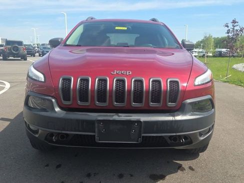 Used 2017 Jeep Cherokee Trailhawk AWD/4WD image 3