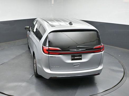 Used 2024 Chrysler Pacifica Touring-L image 41