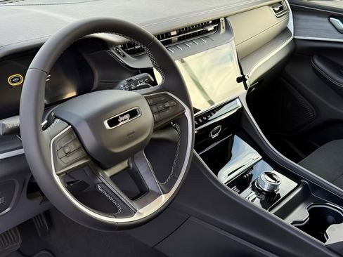 New 2026 Jeep Grand Cherokee Altitude AWD/4WD image 17