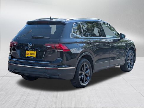 Certified 2023 Volkswagen Tiguan SE w/ Panoramic Sunroof Package AWD/4WD image 7