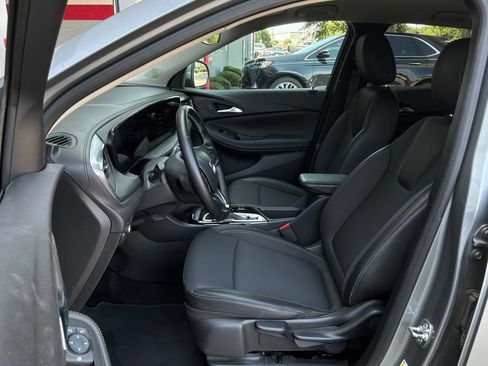 Used 2025 Buick Encore GX Preferred FWD image 10