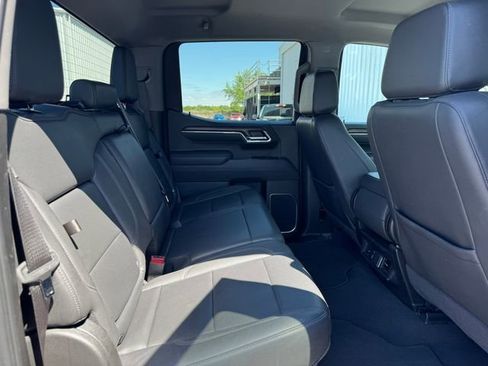 Used 2025 GMC Sierra 1500 SLT AWD/4WD image 18