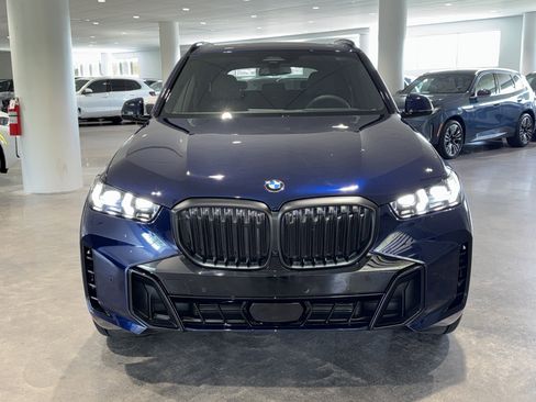 New 2026 BMW X5 xDrive40i w/ M Sport Package AWD/4WD image 2