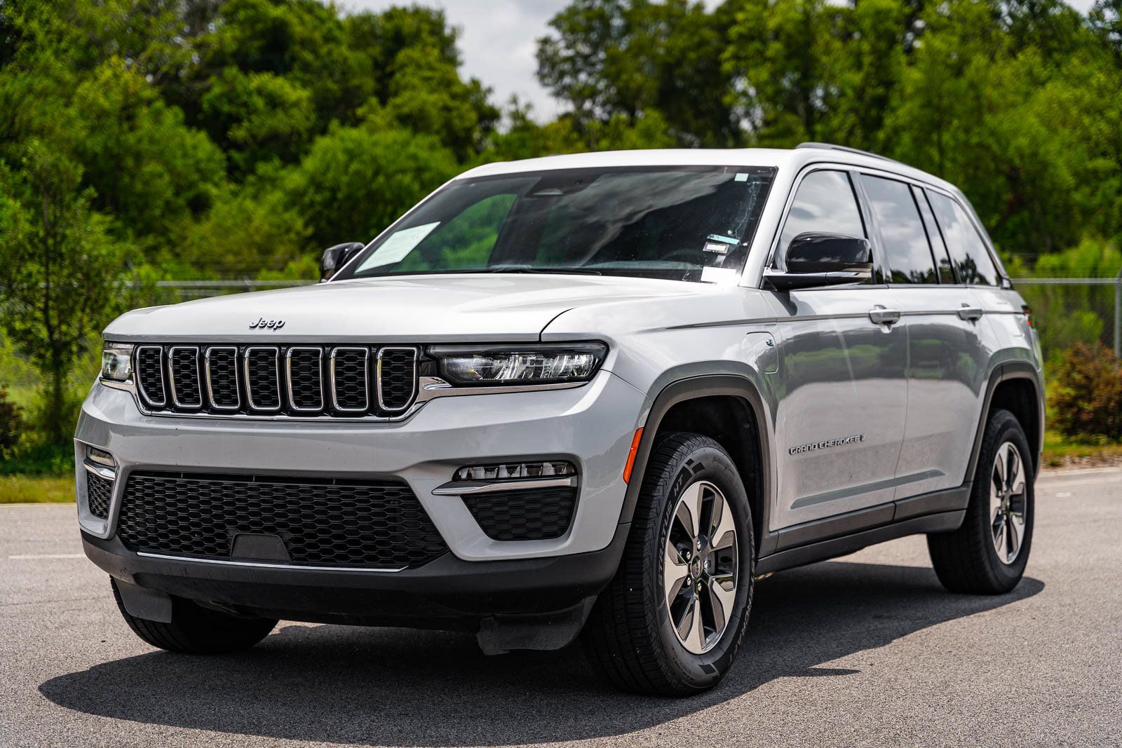 Used 2024 Jeep Grand Cherokee Limited 4xe AWD/4WD image 3