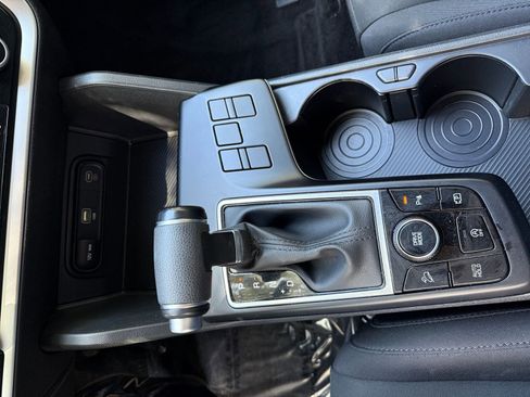 Used 2025 Kia Sportage LX FWD image 39