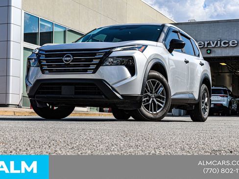 Used 2024 Nissan Rogue S FWD image 3