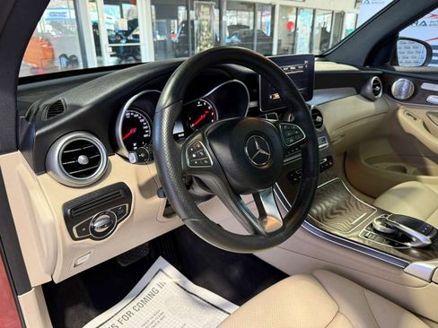 Used 2018 Mercedes-Benz GLC 300 4MATIC w/ Multimedia Package image 33